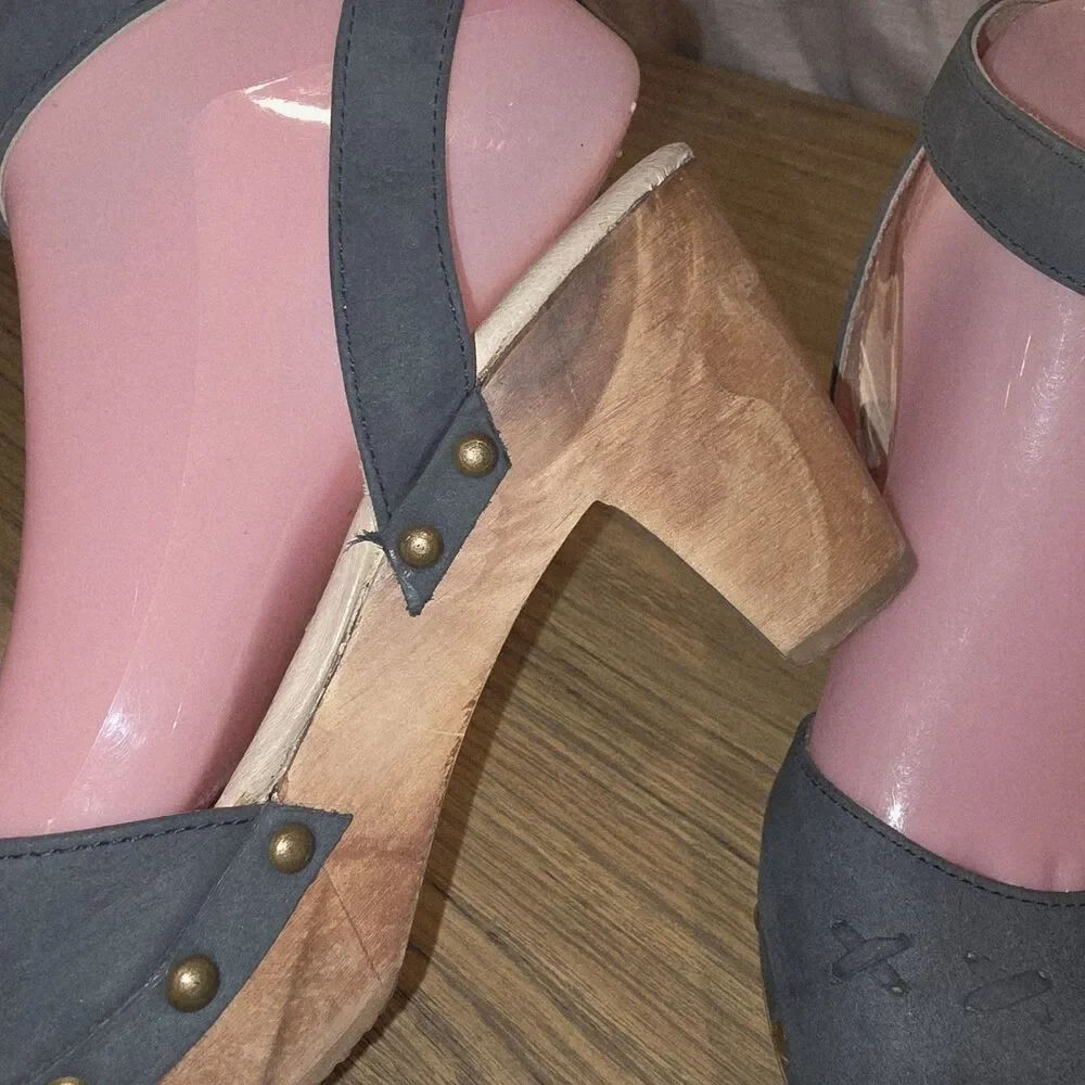 FIVE WORLDS CORDANI 6.5/7 Deep Teal Leather Stud Trim Wooden High Heel Sandals